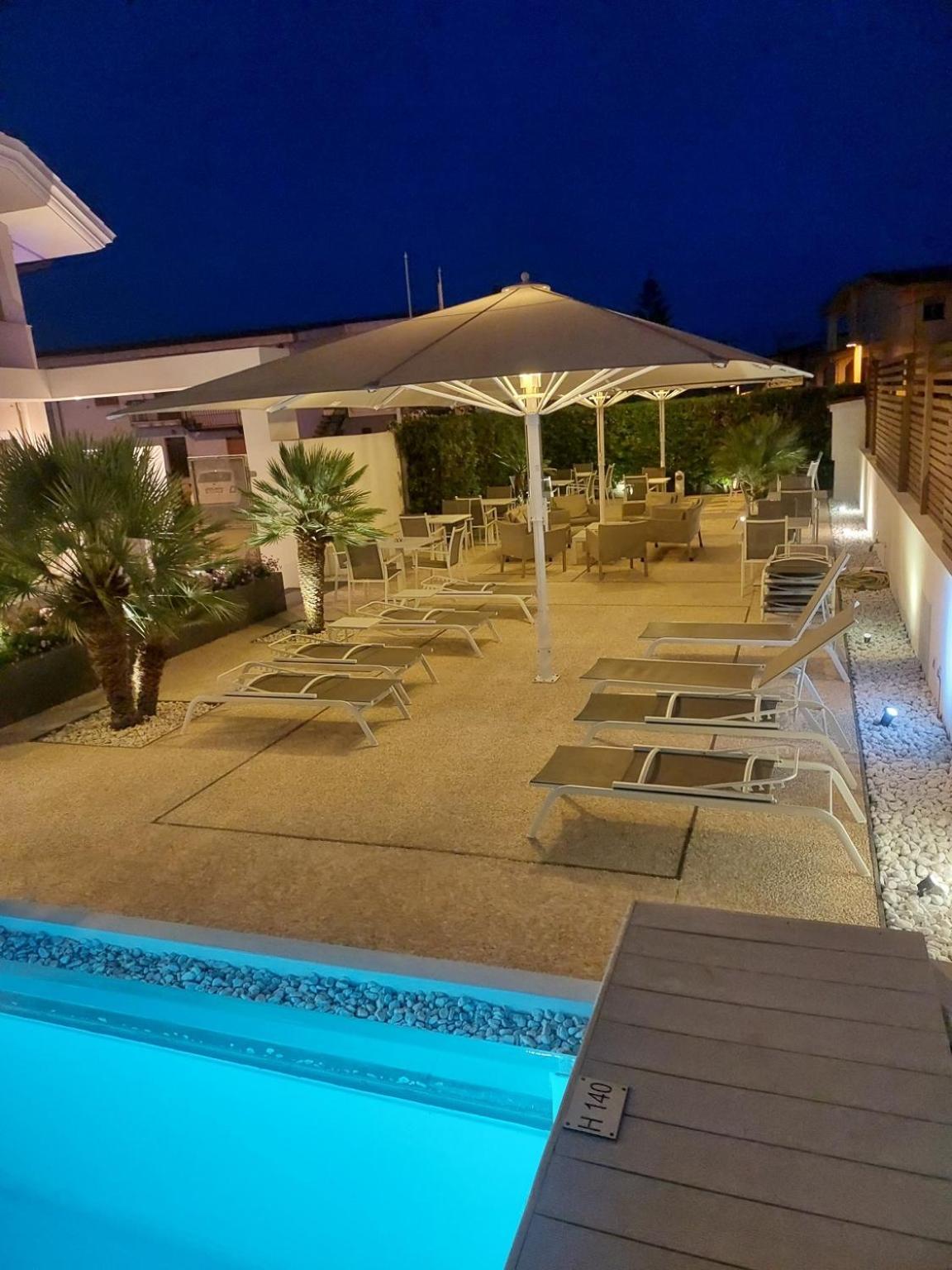 Hotel Nettuno กาลาโกโนเน ภายนอก รูปภาพ